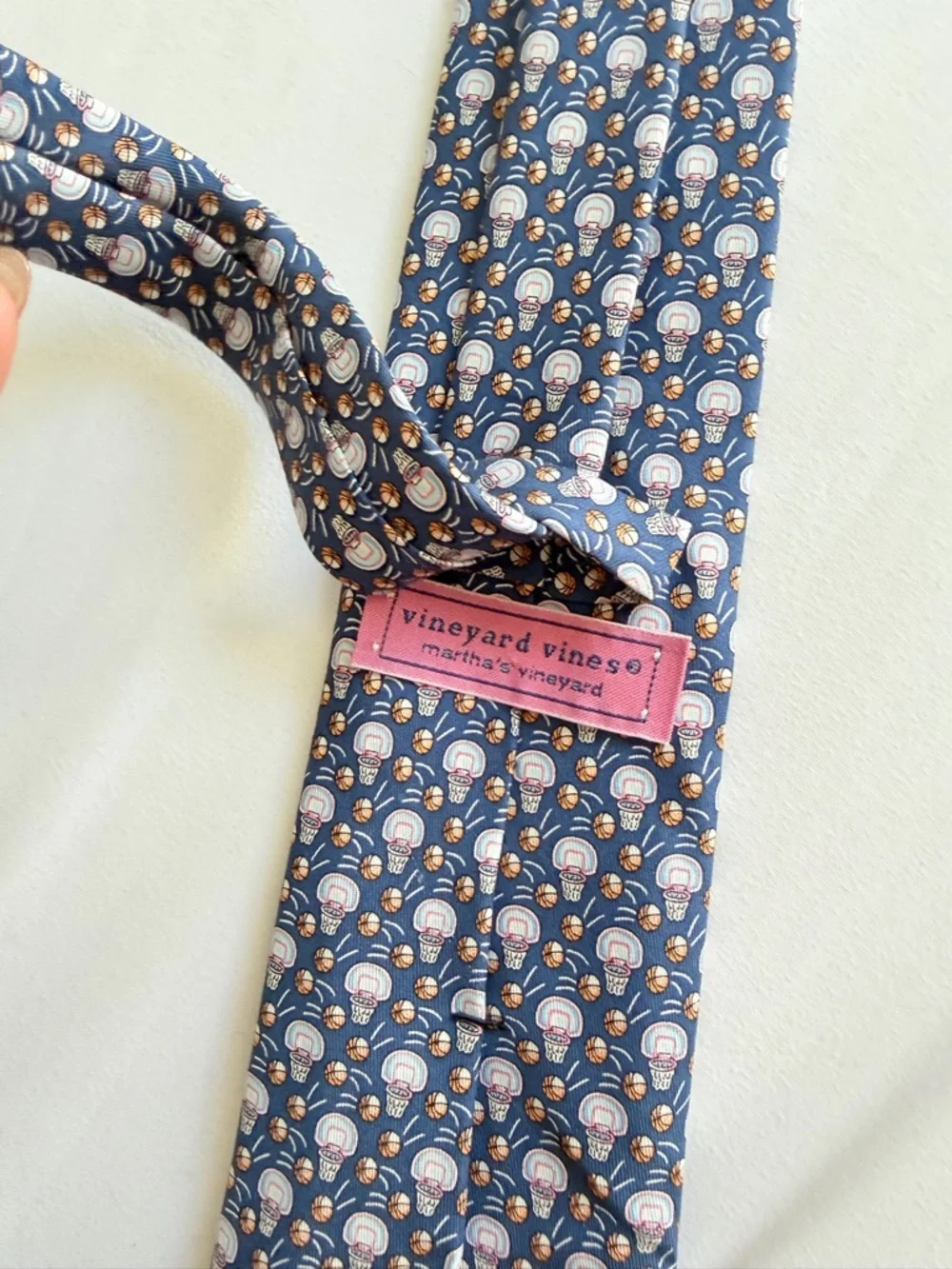 Vineyard Vines 100% Silk Basketball Hoop Sports Theme Navy Patterned Tie